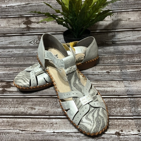 Rieker Shoes - Rieker Silver Leather Closed in Sandal Shoe Women’s Size 39/8